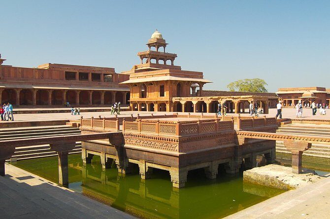 Affordable transfer from Agra to Jaipur via Fatehpur Sikri - Agra-to-Jaipur, but make it a Mughal sightseeing day