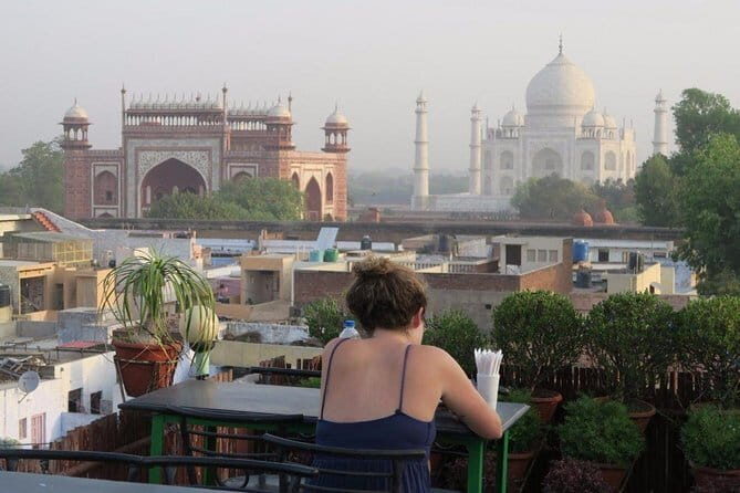 Affordable transfer from Agra to Lucknow - Price and value: what $60.09 gets you