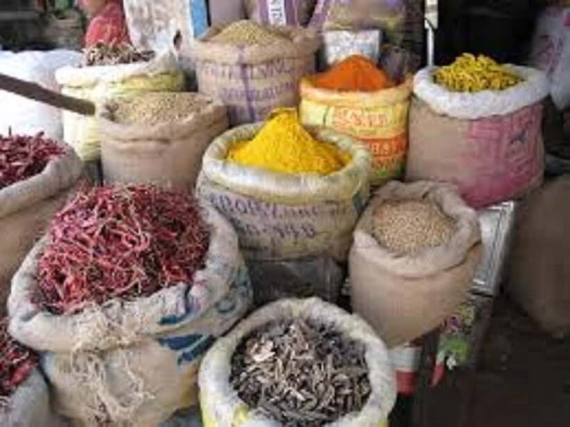 Agra : Old Bazar & Kinari Bazar Heritage Walking Tour. - Kinari Bazar: shopping for fabrics, crafts, and small treasures