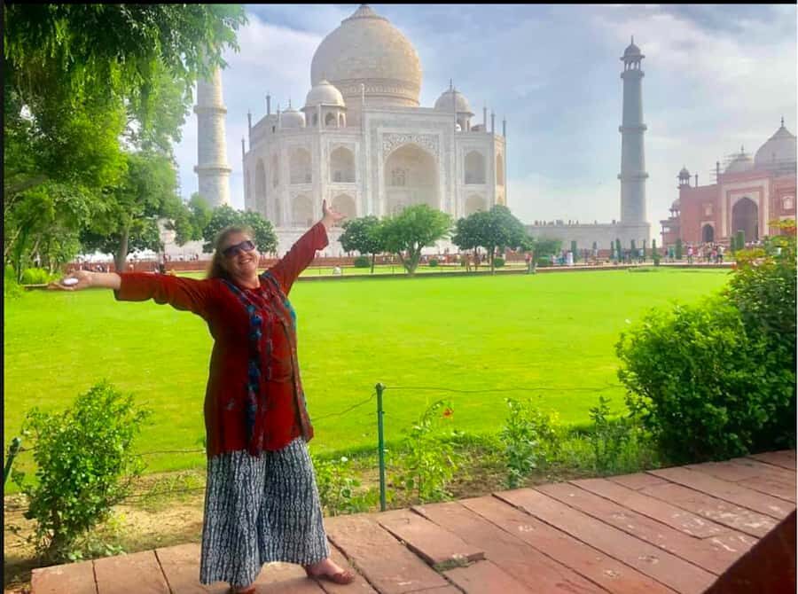 Agra: Premier Tour of Taj Mahal & Agra Fort All Inclusive - Comfort, closures, and what to pack for a full day
