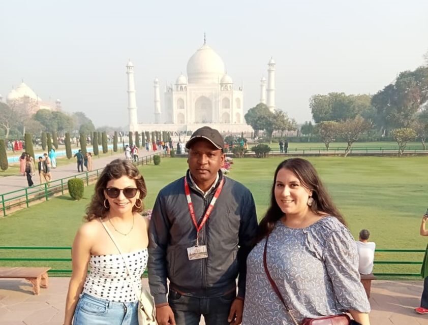 Agra: Taj Mahal Entry Tickets with optional Licensed Guide - How the licensed English guide helps you see more (including best photo spots)