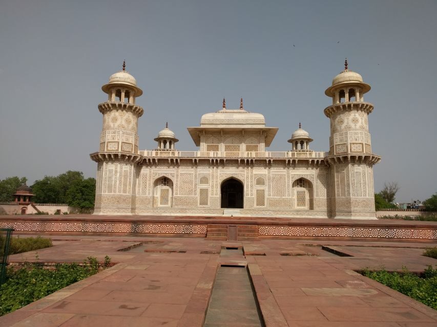 Agra: Taj Mahal Sunrise and Agra Fort Guided Day Trip - Why sunrise makes the Taj Mahal plan actually work