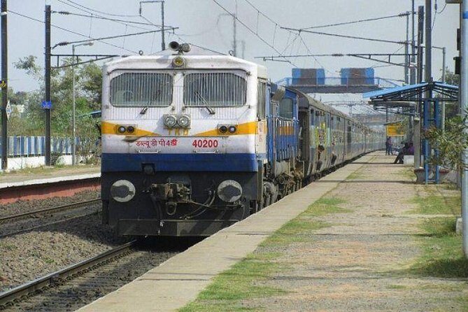 Delhi Agra Delhi: Round Trip By Gatimaan Express Train - Key Points at a Glance