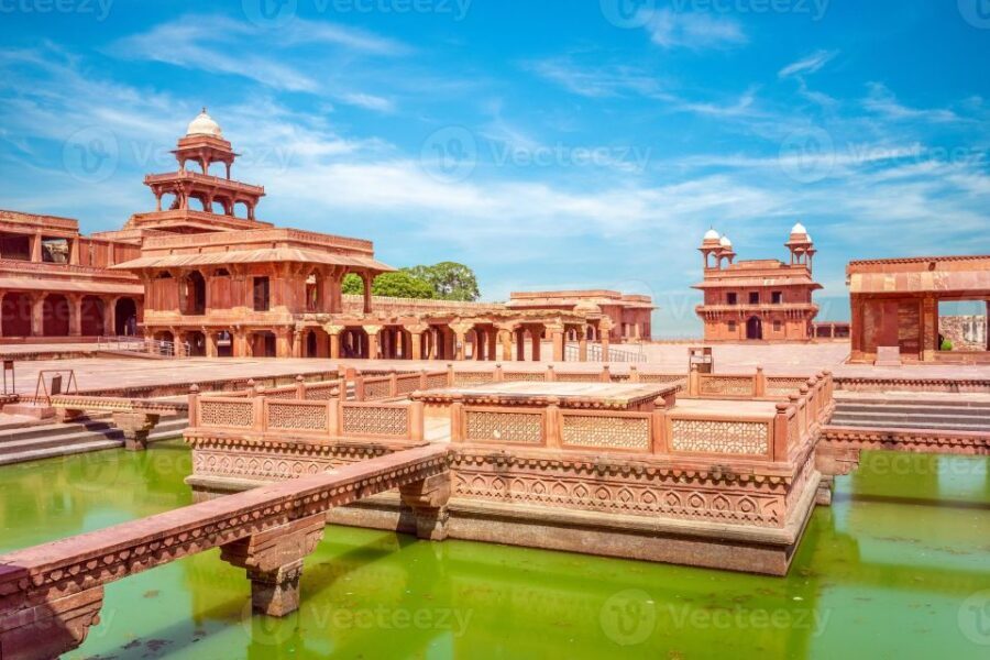 From Agra: Fatehpur Sikri and Market Private Half-Day Tour - Lunch around 1pm: plan for food that fits the tour