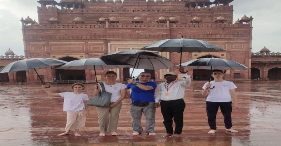 From Agra: Fatehpur Sikri and Market Private Half-Day Tour - Agra markets after Fatehpur Sikri: shopping with real targets