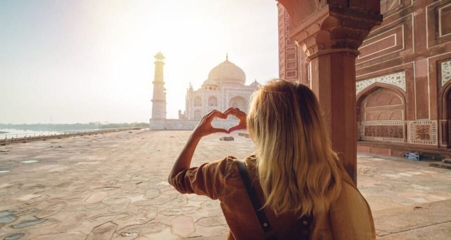 From Delhi/Agra: Taj Mahal Tour with Rental Saree Experience - Before the Taj: Ganpati Garments and your outfit makeover