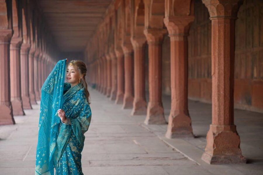 From Delhi/Agra: Taj Mahal Tour with Rental Saree Experience - What to watch for: Friday closure and ticket expectations