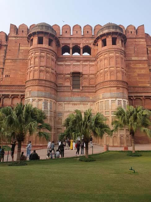 From Delhi: Deluxe Taj Mahal and Agra tour with Luxury Cars - Should you book this Deluxe Taj Mahal and Agra tour?