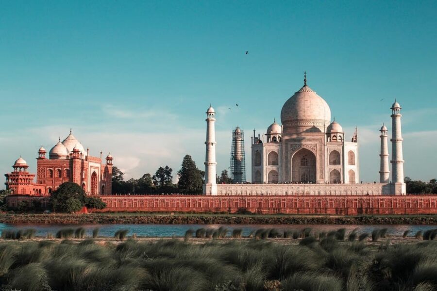From Delhi: Taj Mahal and Agra Fort Day Tour with transfer - Lunch in Agra plus handicraft shopping that doesn’t feel random