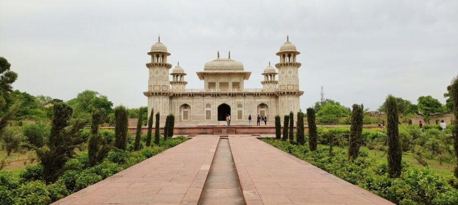 From Delhi : Taj Mahal and Agra Fort Tour By Private Car - The skip-the-ticket-line advantage and what you should still do