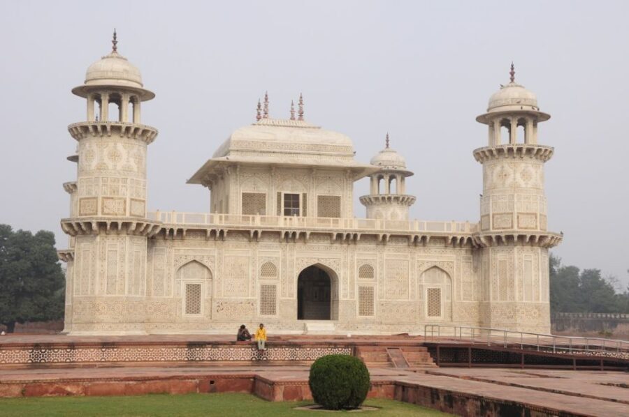 From New Delhi : Tajmahal Tour by Train All Inclusive - Agra Fort: Mughal royal life and Taj views