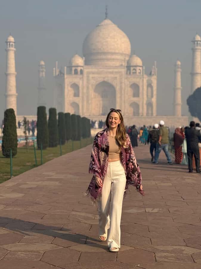 India: Premier High Value Taj Mahal Tickets with Transfers - Taj Mahal Timing: Crowds, Friday Closures, and Best Light