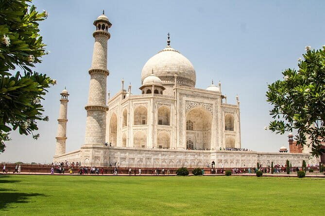 LOCAL Agra :Taj Mahal Sunrise / Sunset Private Tour by Car - Taj Mahal at sunrise or sunset, without the head-butting