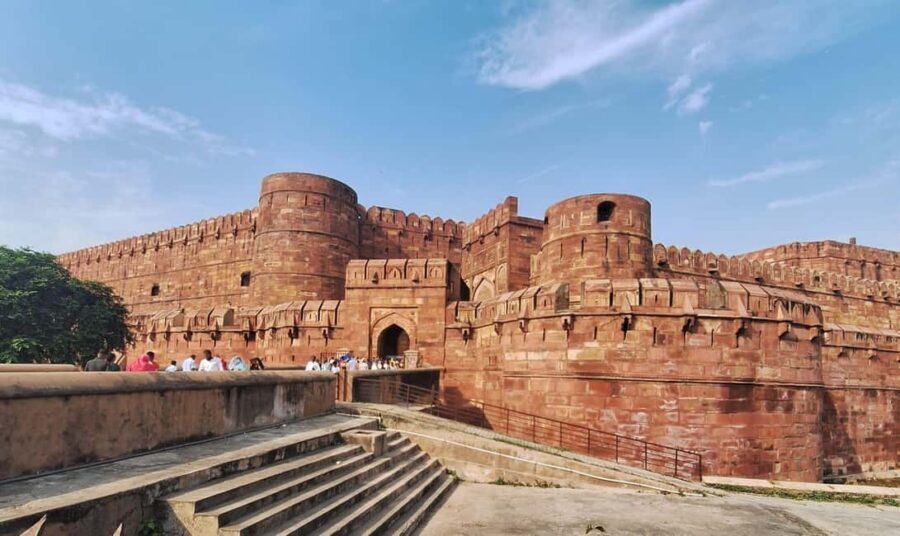 Luxury train tour from Delhi to Agra - Taj Mahal with a live guide: what to expect and how to make it count