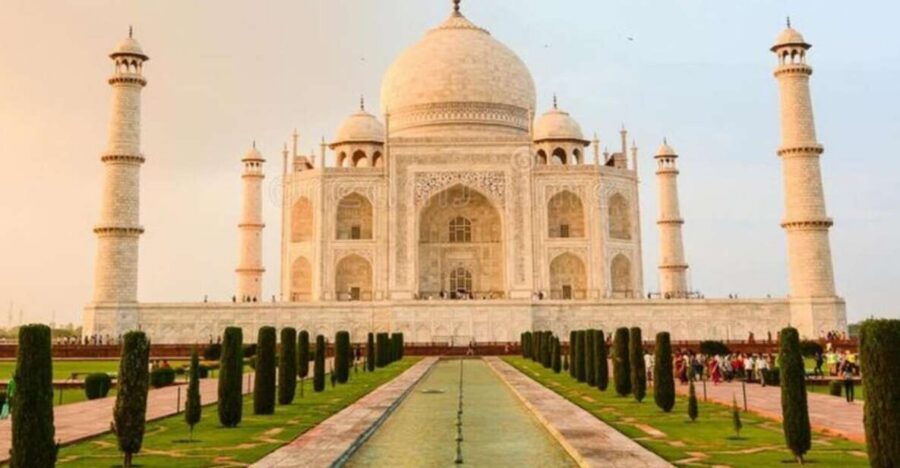 Mumbai to Agra Taj Mahal Tour: Same-Day or Multi-Day - Guides, languages, and what good service feels like