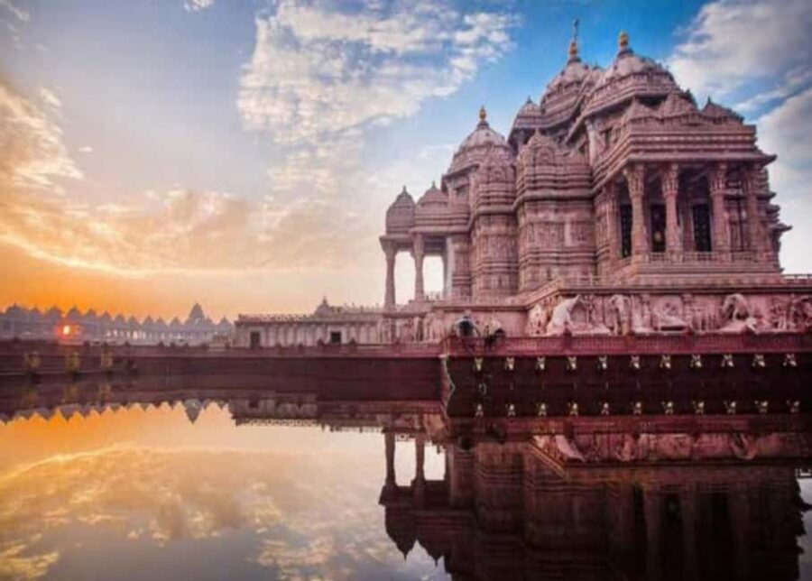 New Delhi: Akshardham Temple Tour with Water and Light Show - India Gate and Rajpath: Ceremonial Delhi at a Viewing Pace