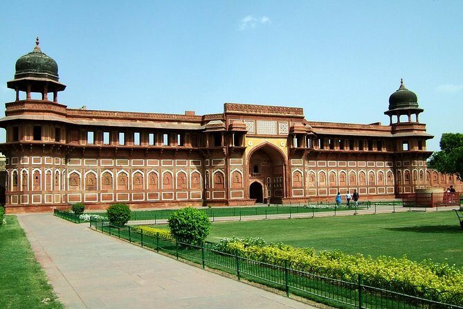 Official Tour Guide For Sunrise Taj Mahal and Agra Fort Tour - The local market stop: a smart way to end the morning