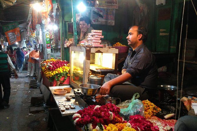 Old Agra City Short Cultural Walk - Meeting at Bijli Ghar near Agra Fort Crossing: get oriented fast