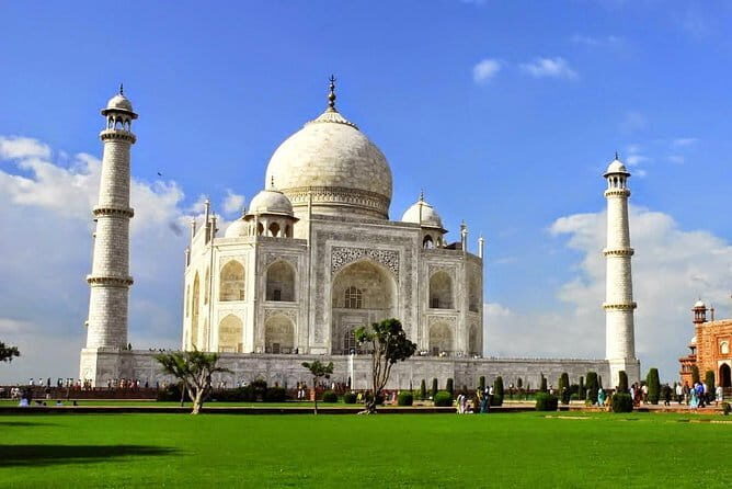 Private Tour of Agra's Most Instagrammable and Photogenic Spots - Agra Markets for Cloth and Street Stalls: The Human Side of the Day