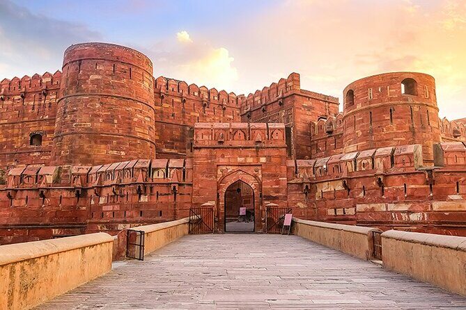 Skip the line "Taj Mahal" & "Agra Fort" Tickets with live Tour Guide. - A Simple 3–4 Hour Plan in Agra (With Pickup or Not)