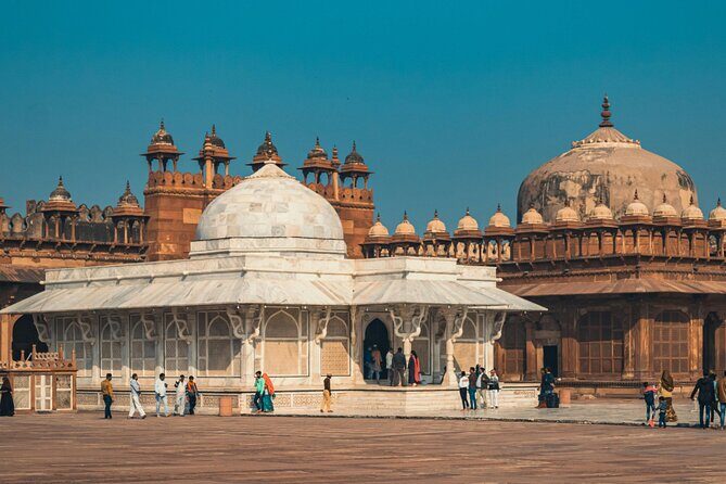 Taj Mahal Agra Fort and Fatehpur Sikri Guided City Tour - The 1-hour transfer to Fatehpur Sikri