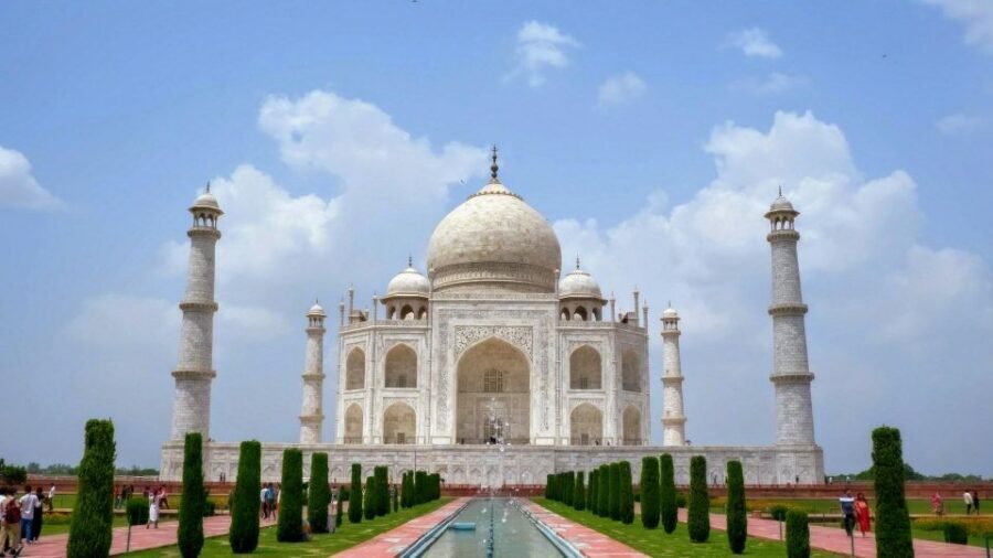 Taj Mahal & Agra Fort Private Tour with Lunch & Pickup - Entering the Taj Mahal With Skip-the-Line Tickets and a Real Guide