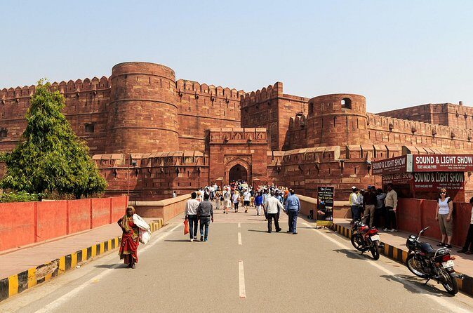 Taj Mahal and Agra Tour by Superfast Gatimaan Train From Delhi - Lunch and Comfort During a 12-Hour Marathon