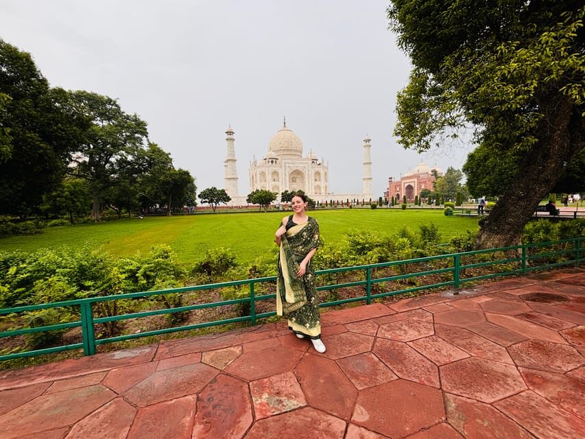 Taj Mahal Day Trip from Delhi by Gatimaan Express Train - Lunch at DoubleTree by Hilton Agra: when it’s really included