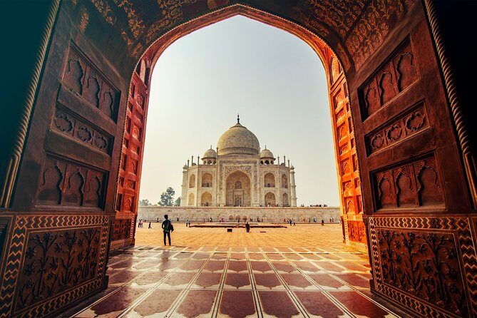 Taj Mahal Entrance Tickets - The private guide factor: the difference between seeing and understanding