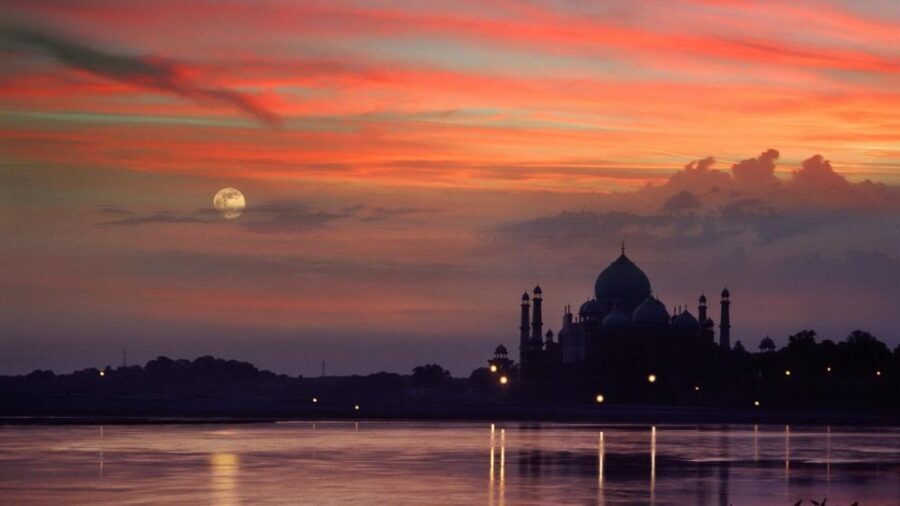 Taj Mahal Sunset Tour By Tuk Tuk with Private Guide - The battery-bus shuttle: saving energy before you even enter