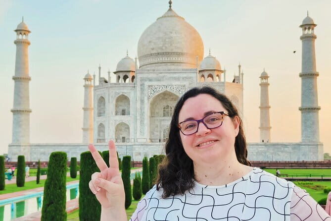 Taj Mahal visits with Licensed Guide with Entry Assistance - The one drawback to watch for: pace and extra stops