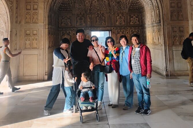 Taj Mahal visits with Licensed Guide with Entry Assistance - Your licensed guide: what you gain beyond photos