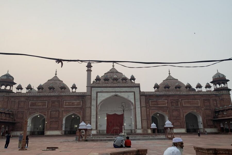 Tajmahal With Mausoleum Skip The Line Ticket With Guide - Best Time to Go: Early Entry for Cleaner Photos